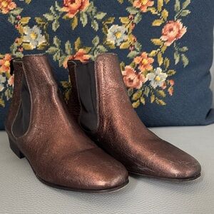 BOEMOS LEATHER METALLIC BRONZE CHELSEA ANKLE BOOTS BOOTIES PULL ON SIZE 6.5/37